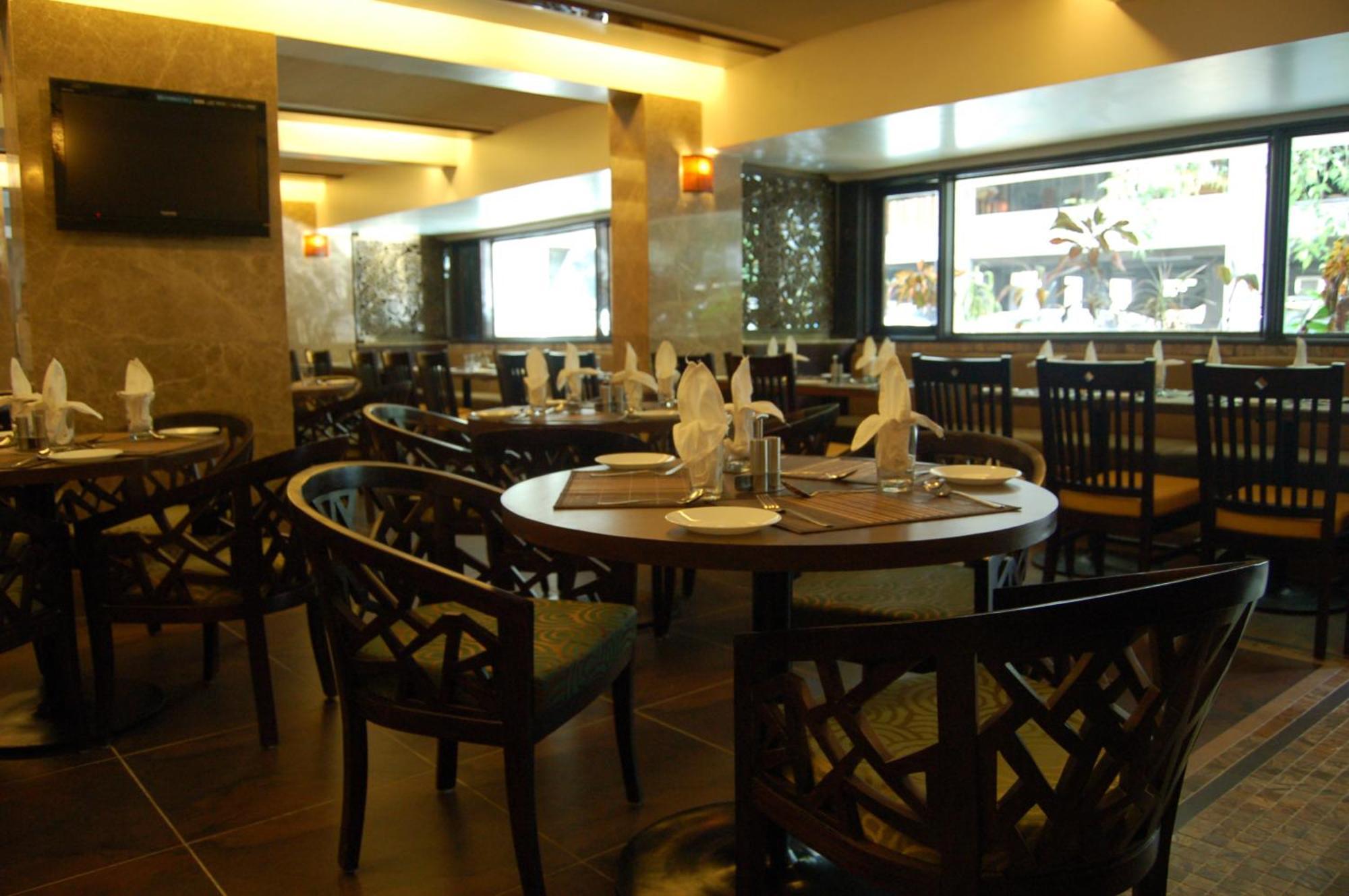 Comfort Inn President Ahmedabad Exterior foto