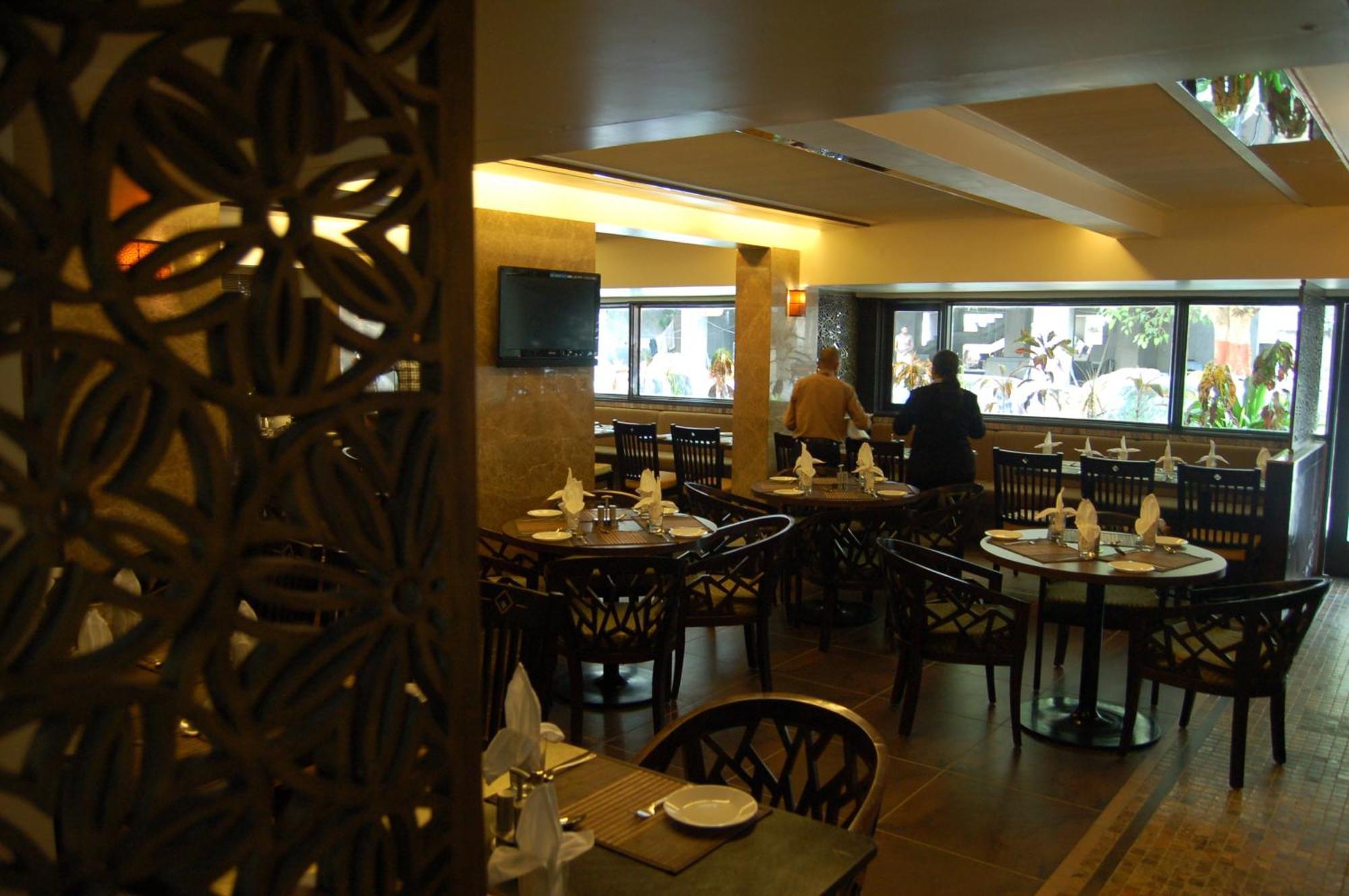 Comfort Inn President Ahmedabad Exterior foto